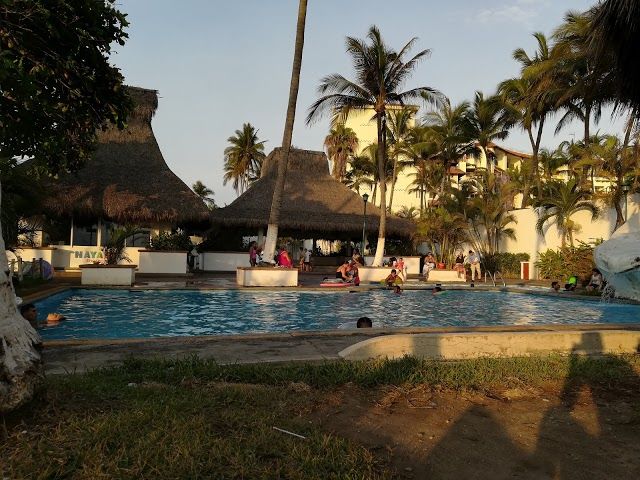 El Paseo de los Cocoteros